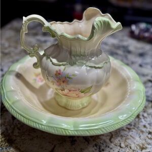 Arnel's 1975
Vintage Pitcher and Basin Bowl